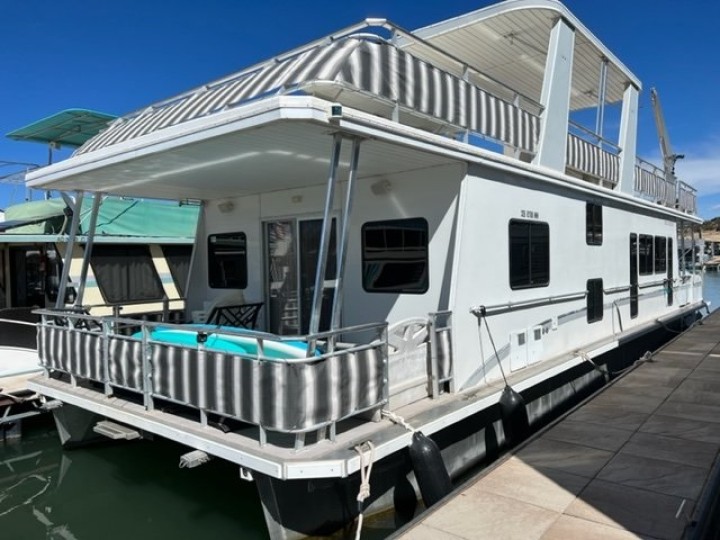 Your Private Floating Oasis: Houseboat on Navajo Lake