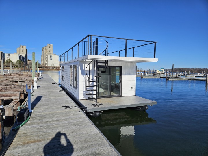 Houseboat in Boston - Ditch the Hotel
