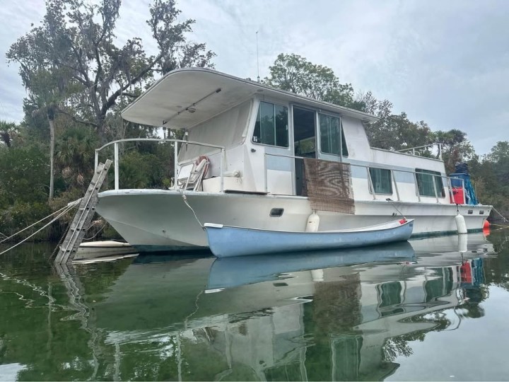 Rent a Houseboat & Explore St Johns River