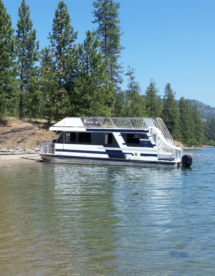 Houseboat on Lake Roosevelt, WA - Fish, Swim & Wake Up to Stunning Views