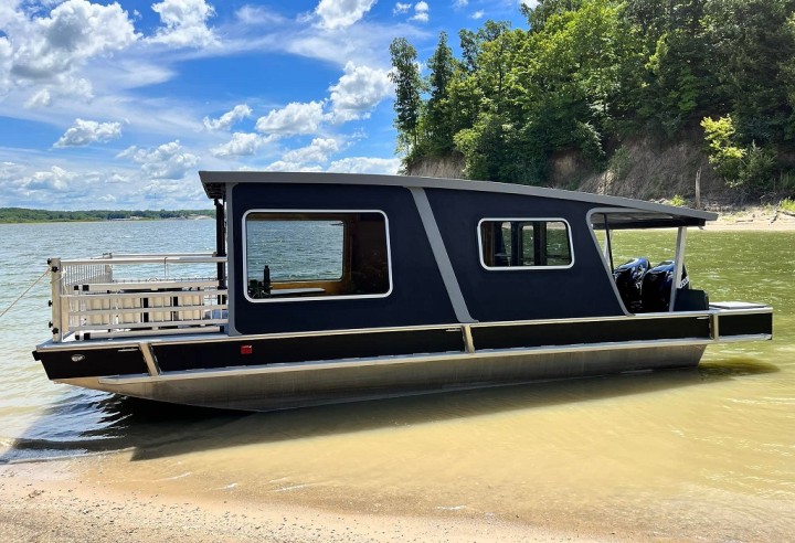 Sunset Serenity on the St Croix River – Cozy Houseboat Retreat