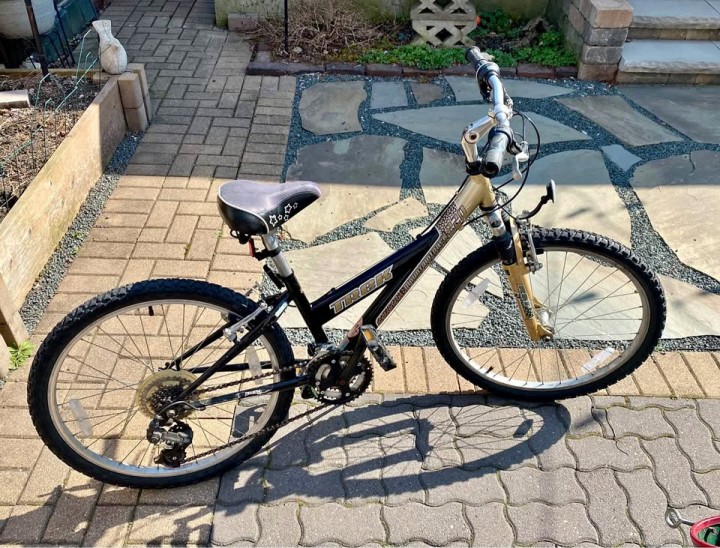 Explore the Windy City on Trek MT200 Bycicle