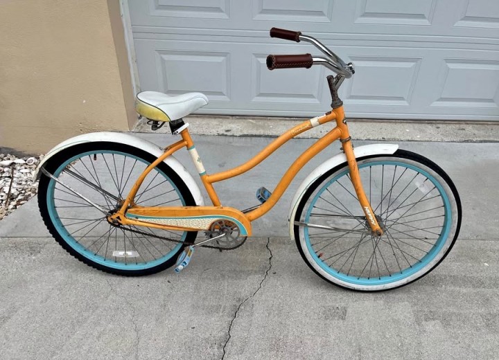 Cruise Marco Island’s Beaches in Vintage Style! Beach Cruiser Huffy Cranbrook Women’s 26"