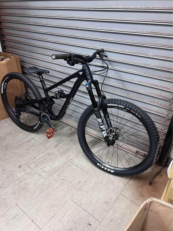 Shred the Garden Isle - YT Core 2 Rentals for Jurassic Trails