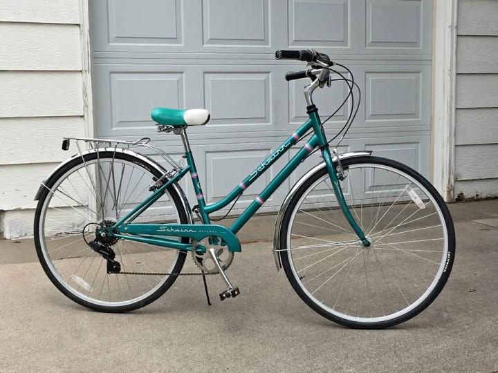City Bike Schwinn Gateway - Comfortable Riding for Everyone