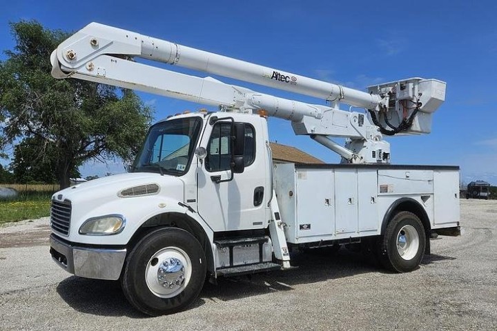 2005 Freightliner M2 106 Altec AA5001 48' Bucket Truck