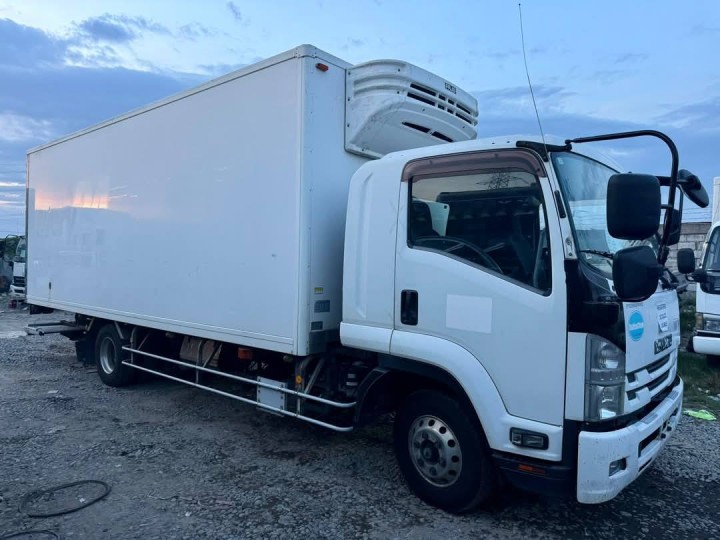 2018 Isuzu Forward 21ft Refrigerated Truck