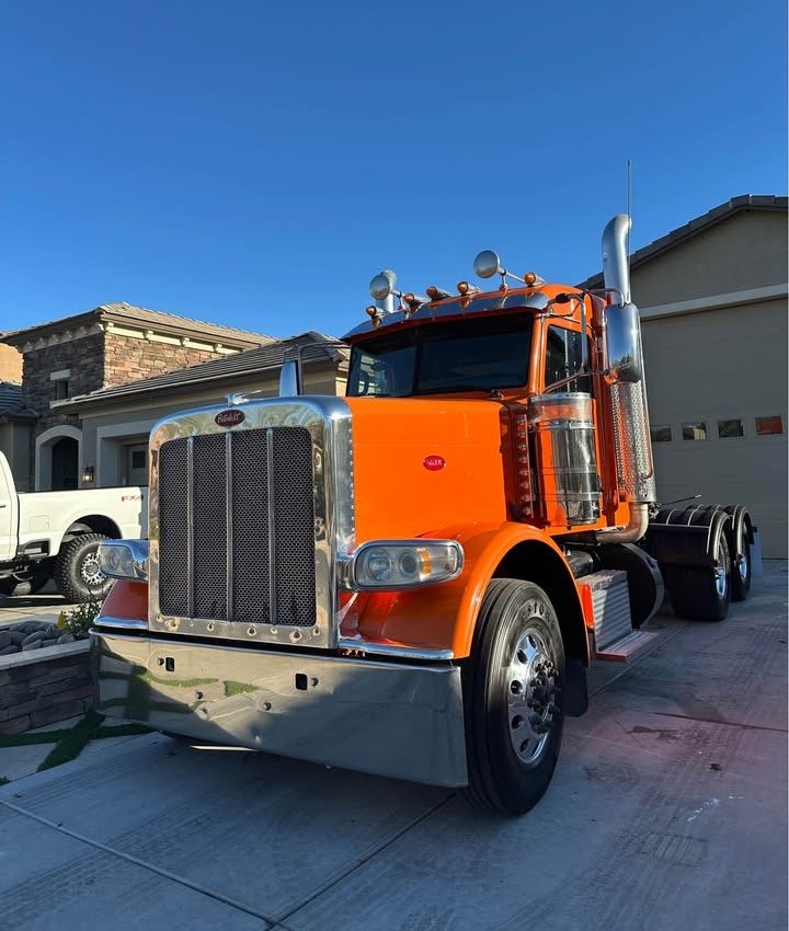 2018 Peterbilt 389 Semi Truck