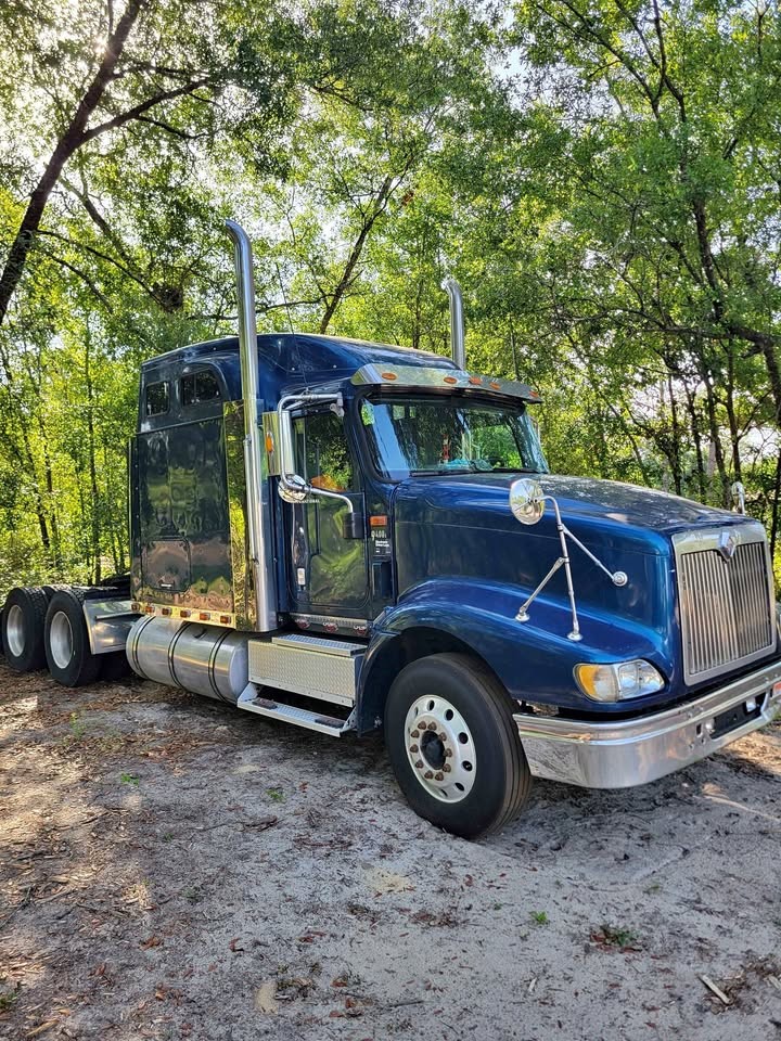 2005 International 9400i Semi Truck