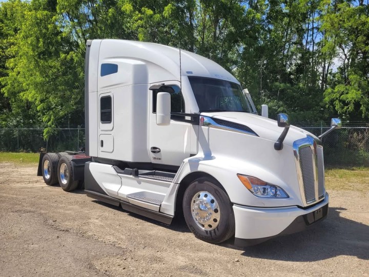 2023 Kenworth T680 Semi Truck