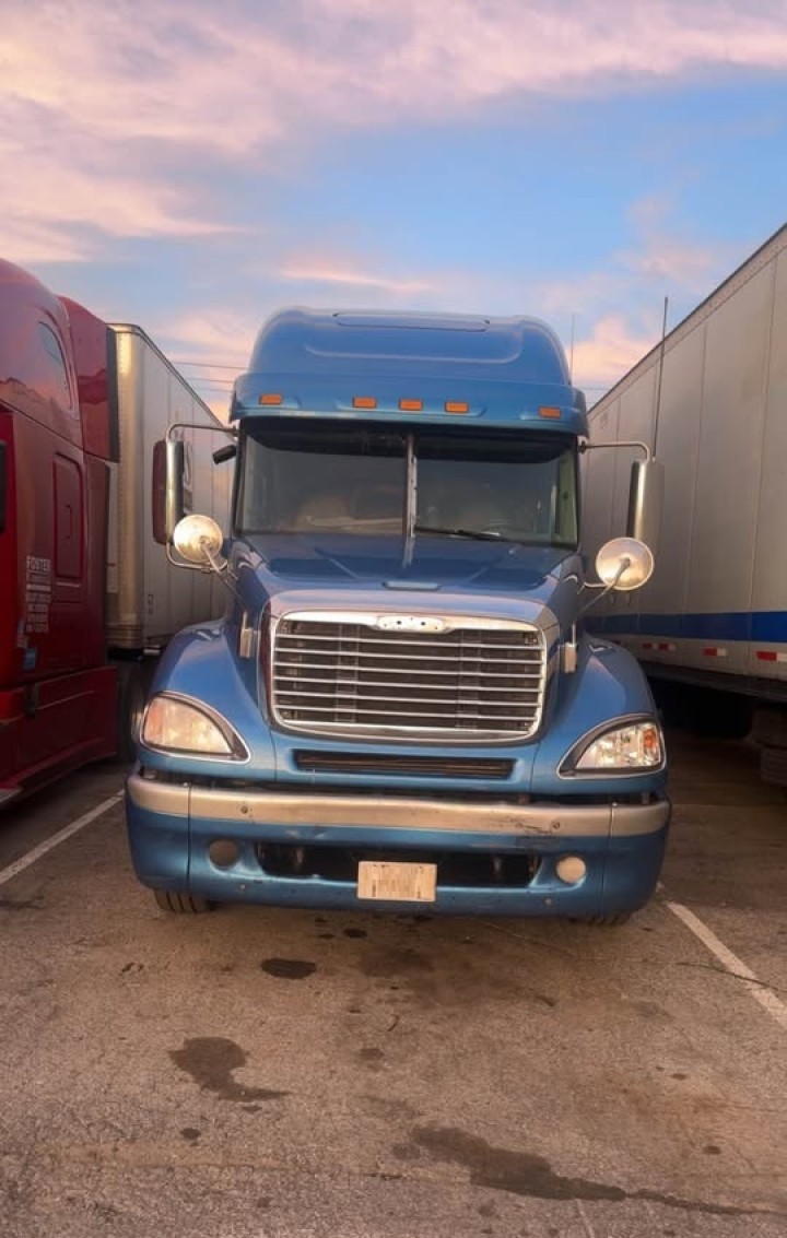 2020 Freightliner Columbia Semi Truck