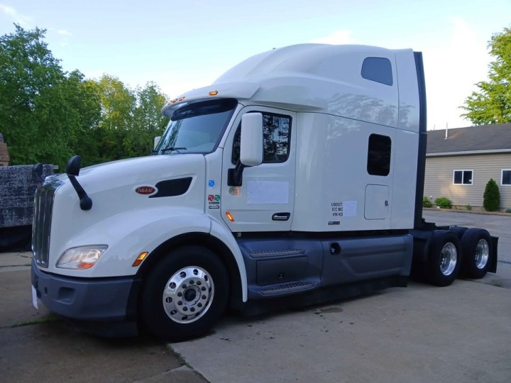 2019 Peterbilt 579 Semi Truck