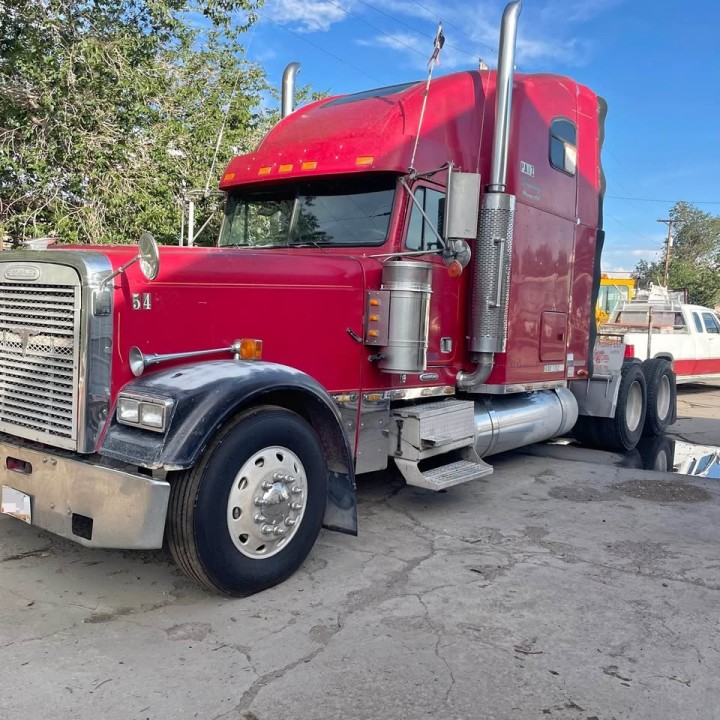 1998 Freightliner FLD Class 8 Conventional Semi Truck