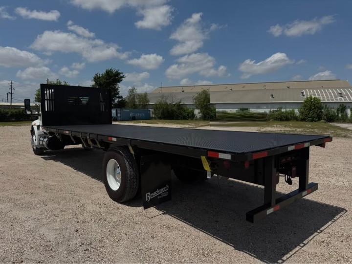 2022 International MV Series 26' Flatbed Truck