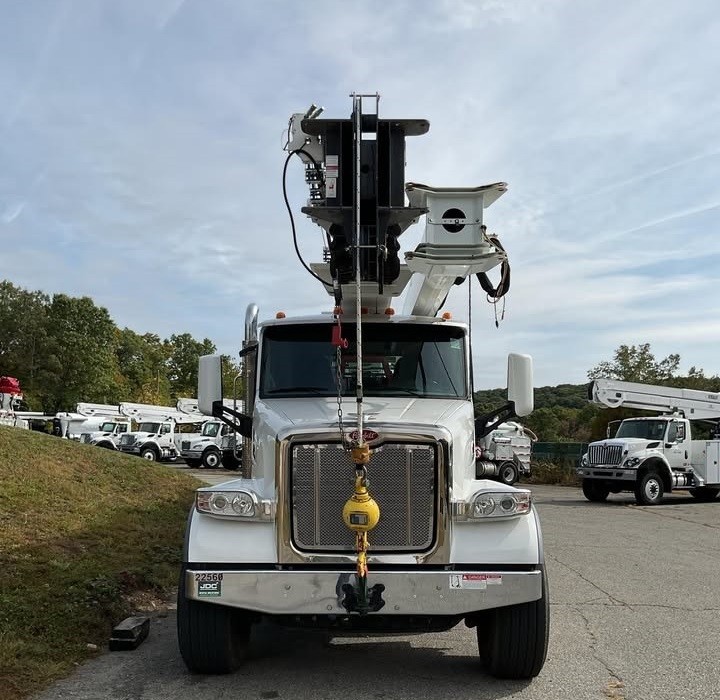 Peterbilt 567 Elliott E160 Boom Truck