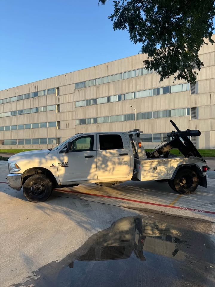 Dodge RAM 3500 Tow Truck - Fast, Accurate, Affordable prices!