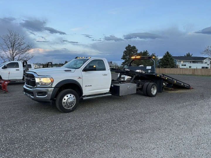 Dodge Ram 5500 Tow Truck - Premium Rollback Towing in Vegas