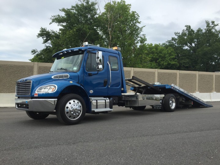 Freightliner M2 Tow Truck - Fast 24/7 Heavy-Duty Towing!