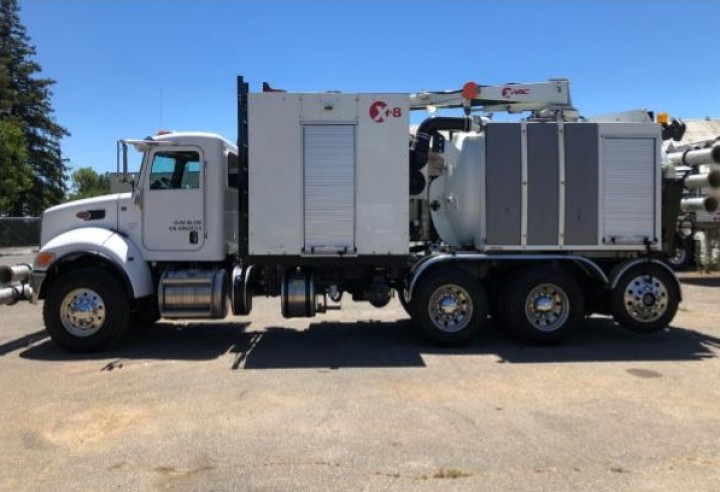 Peterbilt 348 Hi-Vac X-8 Vacuum Truck