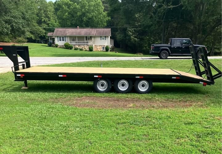 26ft Gooseneck Car Trailer 21K GVWR - Construction & Auto Transport