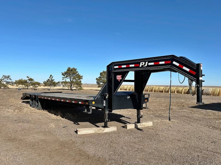 PJ LD322 32' Gooseneck Flatbed Trailer - Low Deck Height for Equipment & Machinery