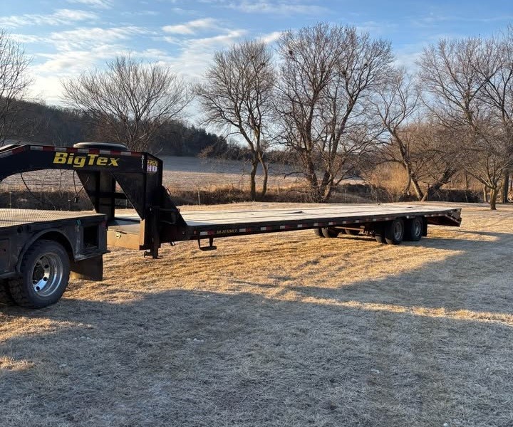 Big Tex 40ft Gooseneck Flatbed Trailer - Perfect for I-80 Heavy Loads!