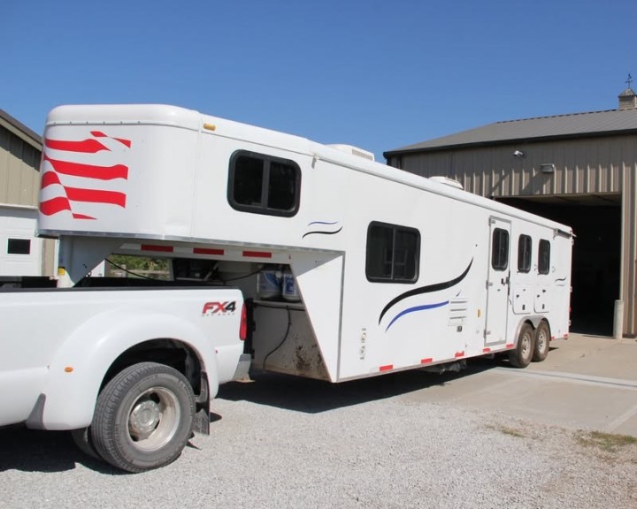 Bison Trail Express 3-Horse Trailer - For Midwest Ranchers
