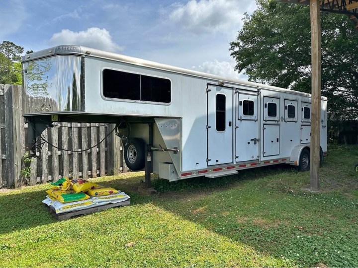 Shadow 4-Horse Trailer - Jacksonville’s Top Hauler!