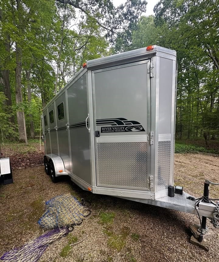 River Valley Aluminum Slant Load 3-Horse Trailer