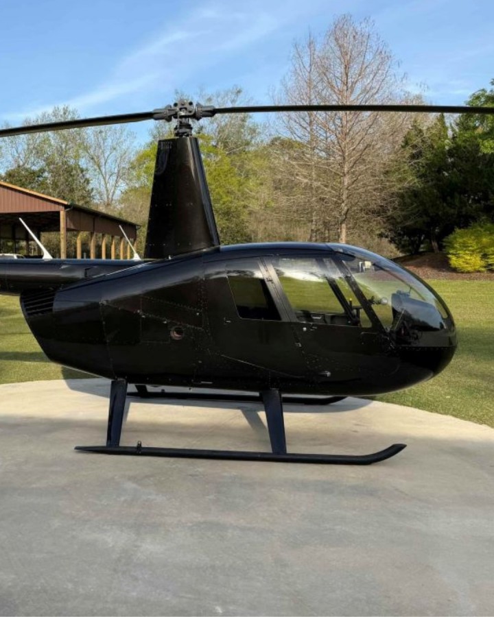 Black Robinson R44 Helicopter - Scenic Flights Over Seattle