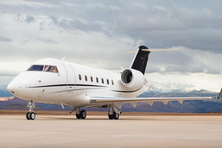 Bombardier Challenger 604 Private Jet - Your Flying Boardroom from Chicago