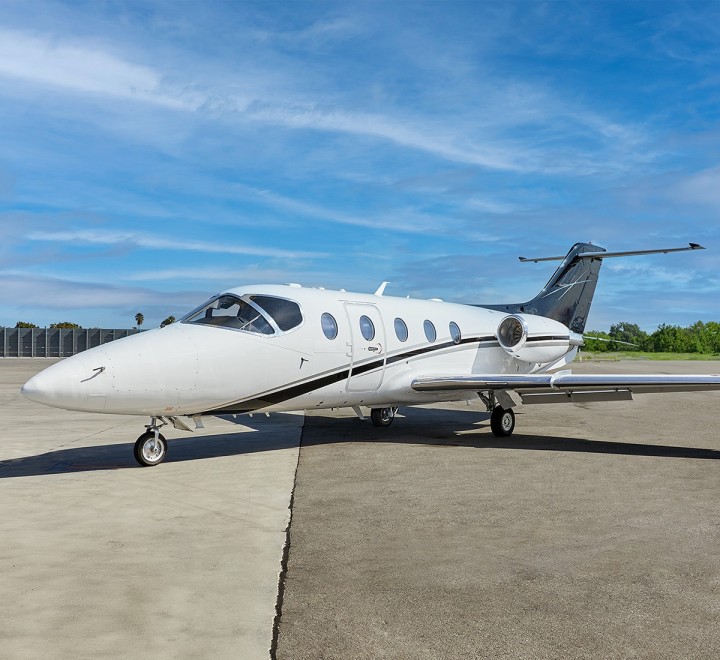 Hawker 400XP Private Jet - Business or Pleasure? Executive Travel Made Easy