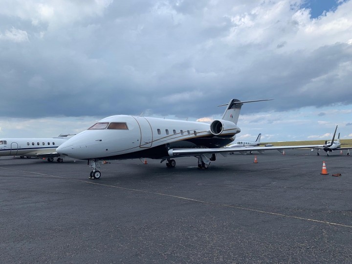 Bombardier Challenger 601 Private Jet - Group Travel Perfected: 8-12 Passengers in Luxury