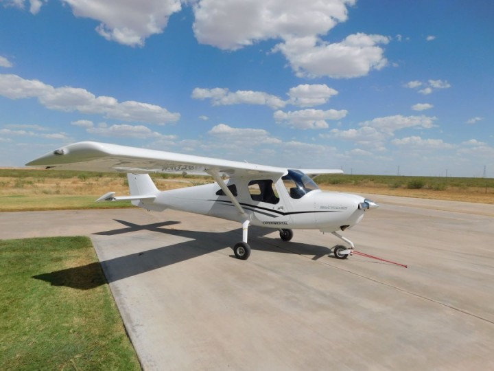 Cessna 162 Skycatcher Private Plane - Perfect for Training & Leisure!