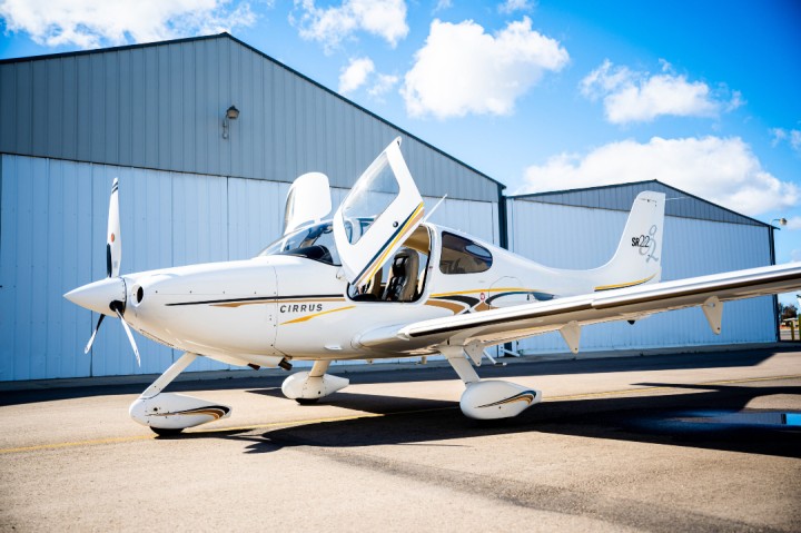 Cirrus SR22 G2 Private Plane - Advanced Avionics & Parachute Safety System!