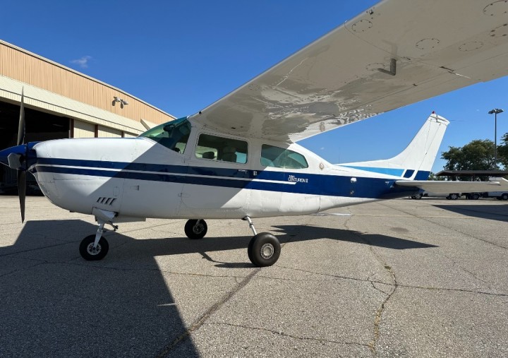 Cessna 210N Centurion Private Plane - Advanced Avionics & Comfortable Cabin!