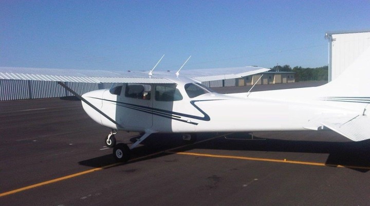 Cessna 172 Skyhawk Private Plane - Perfect for Training & Fun Flights!