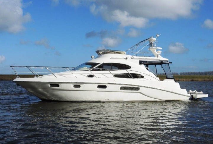 Комфортна яхта SeaLine F37 – ідеальний вибір для сімейного відпочинку