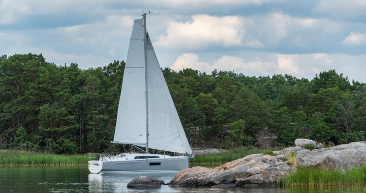 Парусна яхта Beneteau Oceanis 30.1 - ідеальний старт у яхтингу