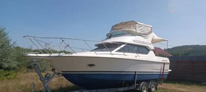 Яхта Bayliner 2859 – ідеальний відпочинок на воді з комфортом