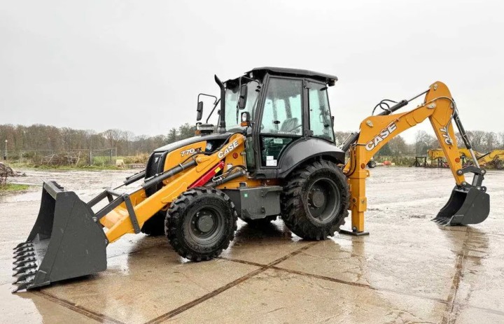 Екскаватор-навантажувач CASE 770EX-4WD