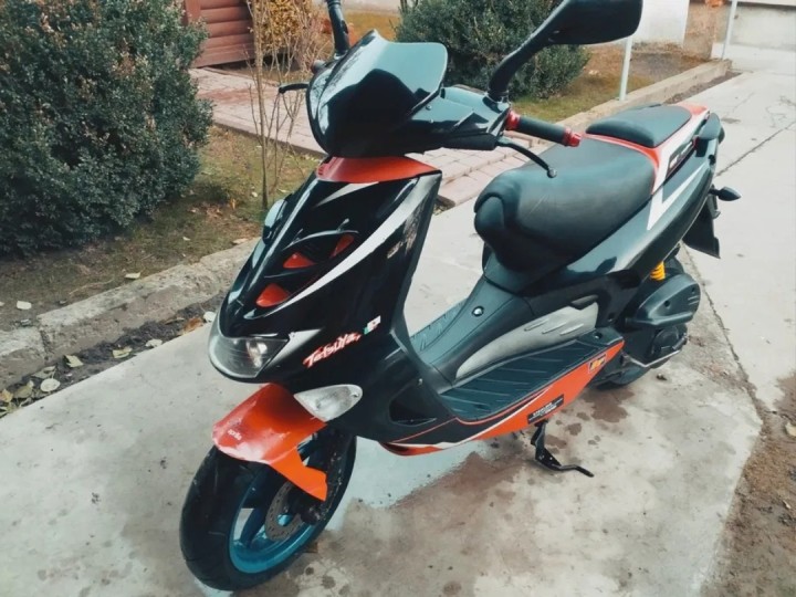 Скутер Aprilia SR 50