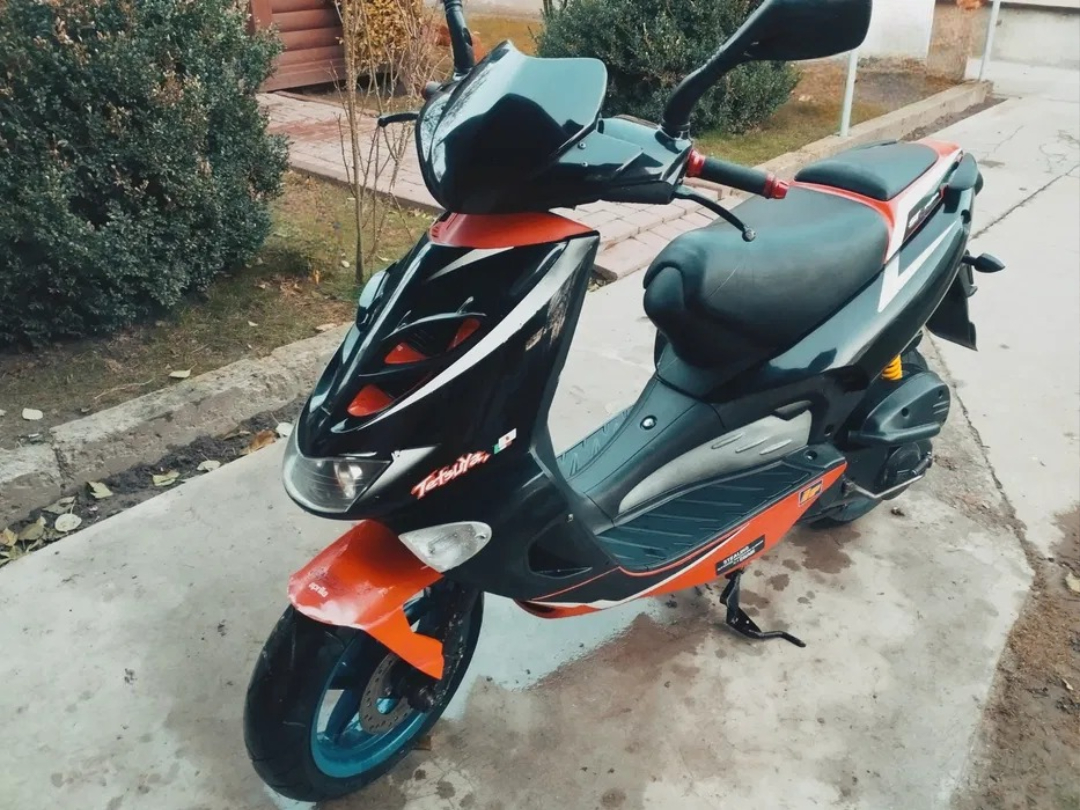 Скутер Aprilia SR 50 - Изображение 1 из 1