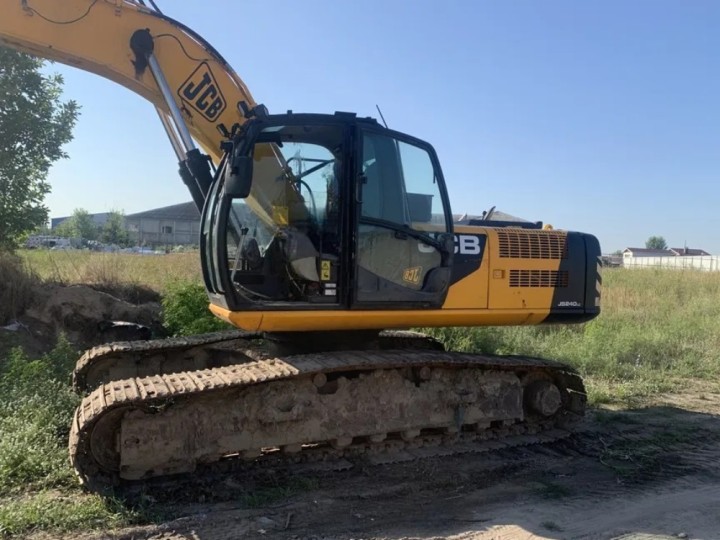 Экскаватор JCB JS240LC