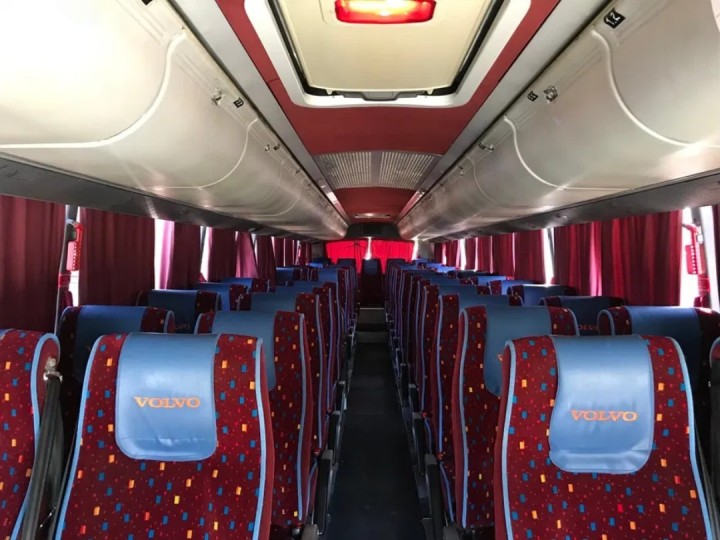 Туристичний автобус Volvo B12