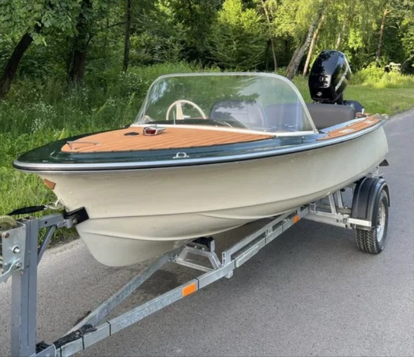 Моторная прогулочная лодка-катер - Изображение 1 из 1