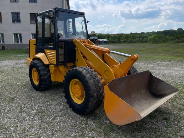 Фронтальний навантажувач JCB 409
