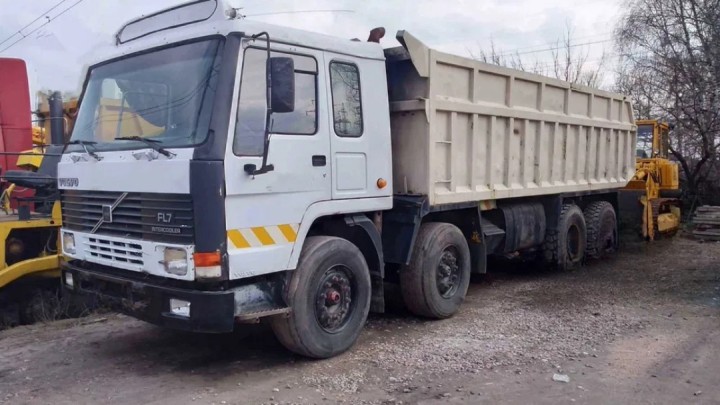 Самоскид Volvo FL7