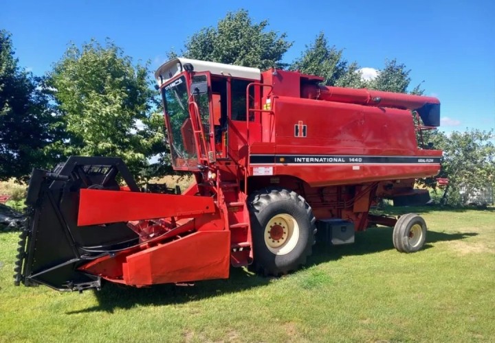 Зерноуборочный комбайн Case 1440