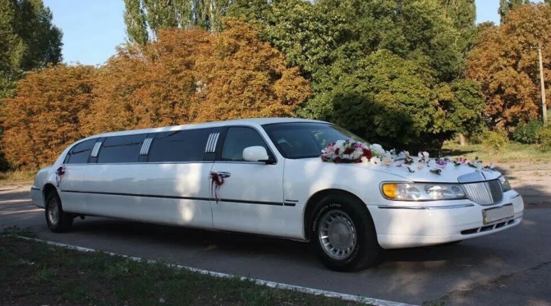 Весільний лімузин Lincoln Town Car - Зображення 1 із 1